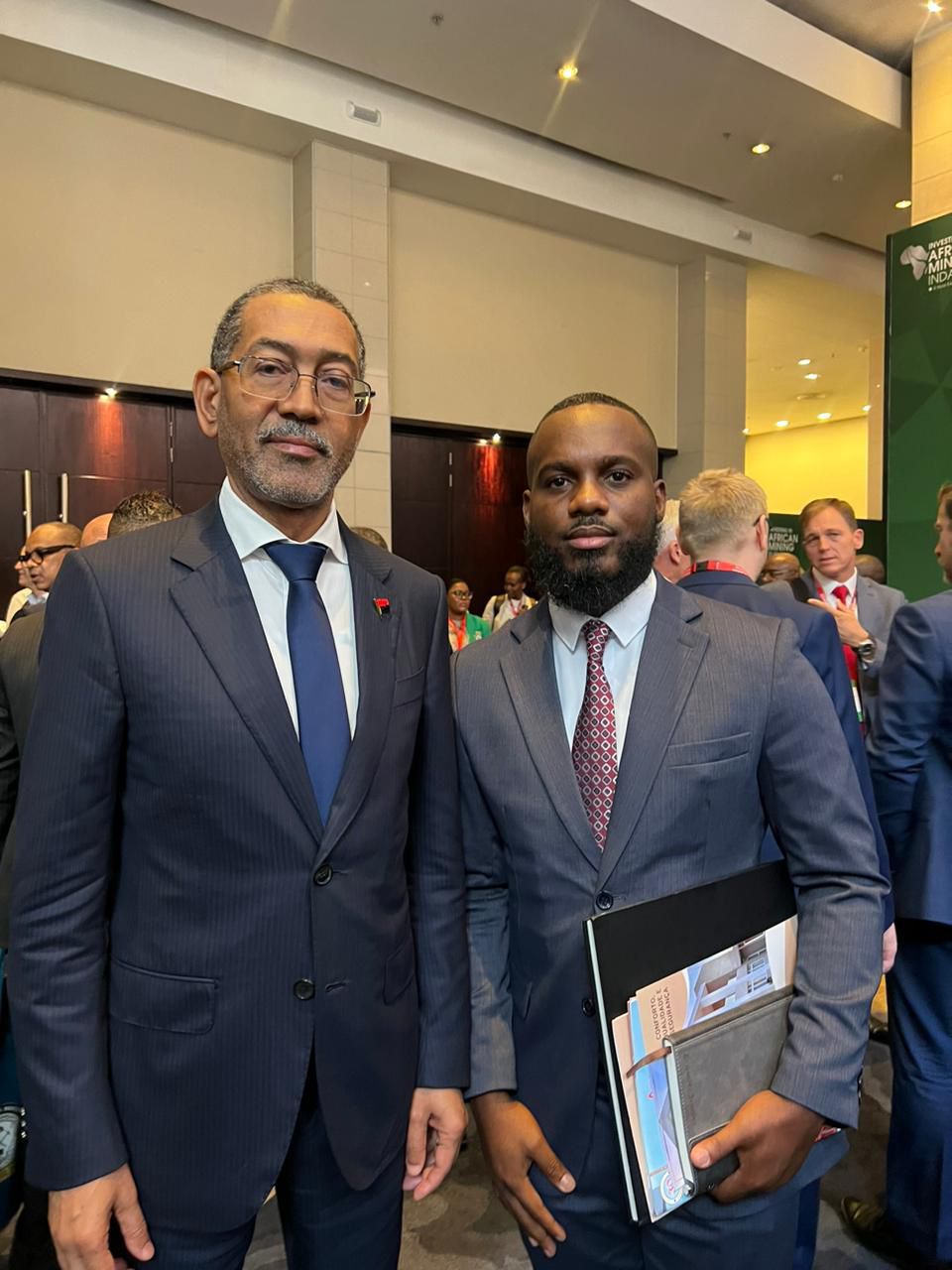 Consultores no evento de mineração africana
